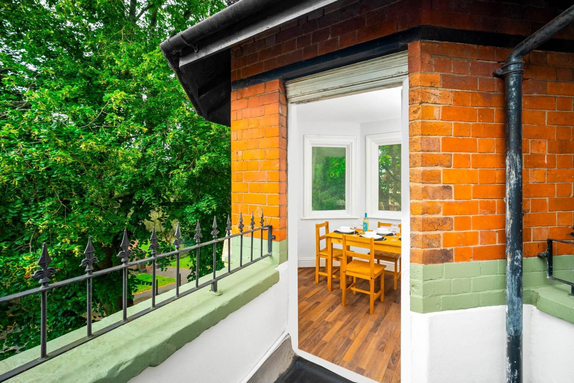Stylish Apartment - Parking - Outdoor Terrace - Wolverhampton - Netlix - Wifi - 9Bpc Exterior foto